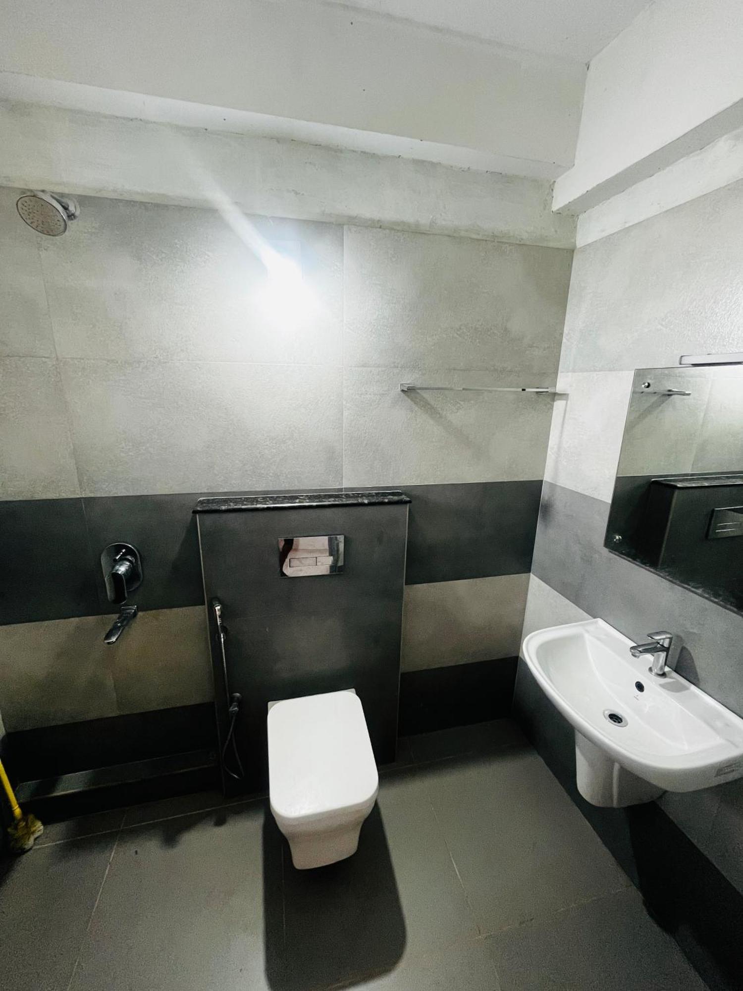 Regal Suites Thiruvananthapuram Exterior foto